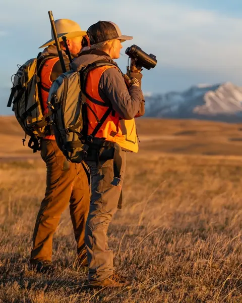 Two-hunters-on-the-prairie