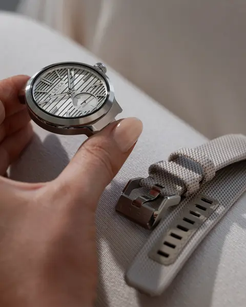 Woman with the Watch ZM 12 body and a strap 