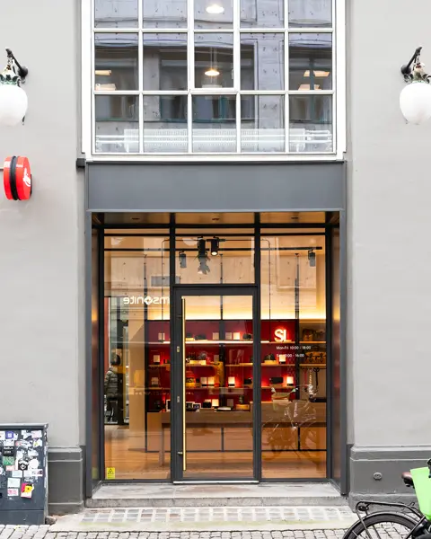 Leica Store outside
