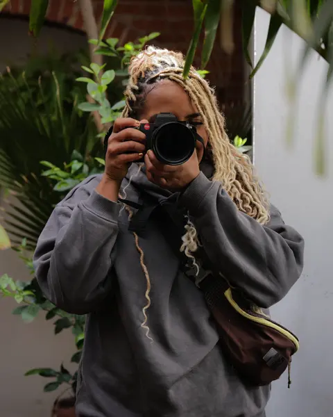 Image of Holly-Marie photographing with the Leica SL3-s