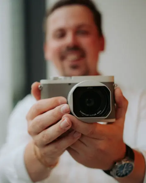 Close-Up Camera Pre-Owned