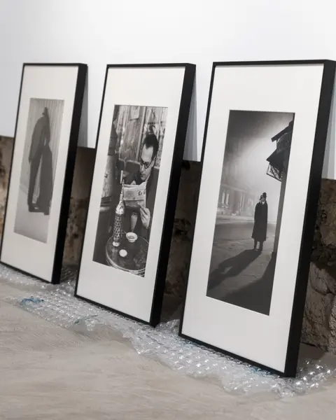 Photo from frames for the exhibition "Flüchtige Momente" from Fred Stein, displayed in the Leica Gallery Stuttgart