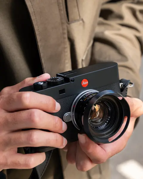 Leica M EV1 in hands