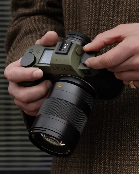 SL3 Reporter in hands