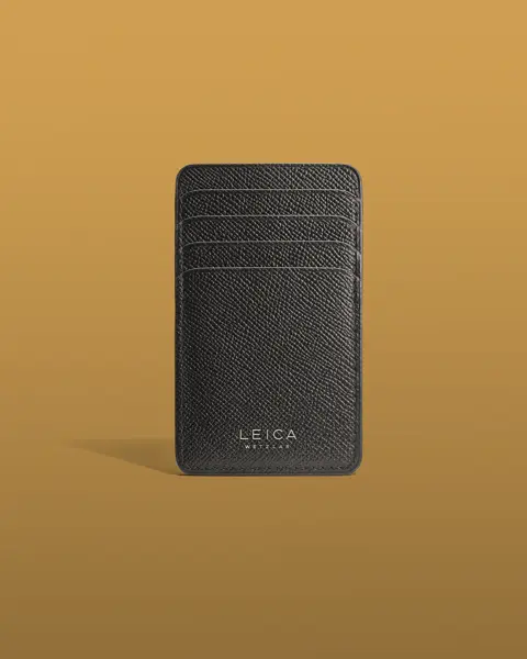 Black card holder for four card from Leica.