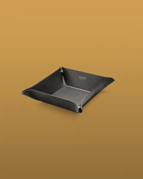 Black square tray with Leica letters on one side.