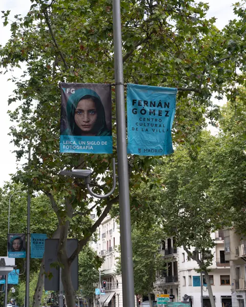 Banderola de la exposición "Leica. Un siglo de fotografía" en Madrid