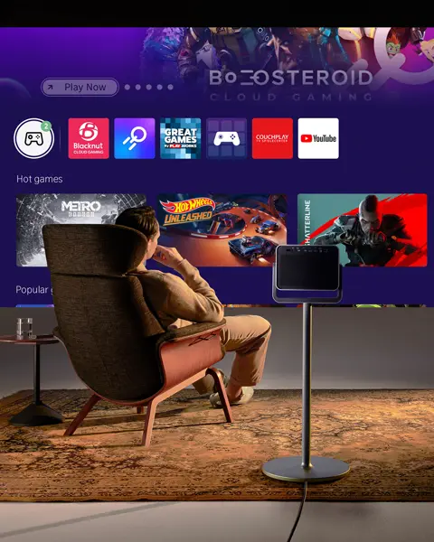 Man sitting in an armchair looking at a screen from Leica Cine Play 1 with the Vidaa