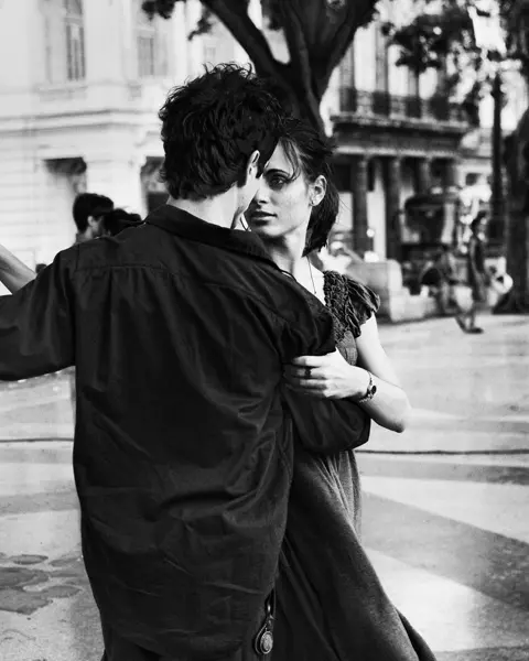 Couples dancing tango on Paseo del Prado in Havana, Cuba, captured in expressive black-and-white street photography.