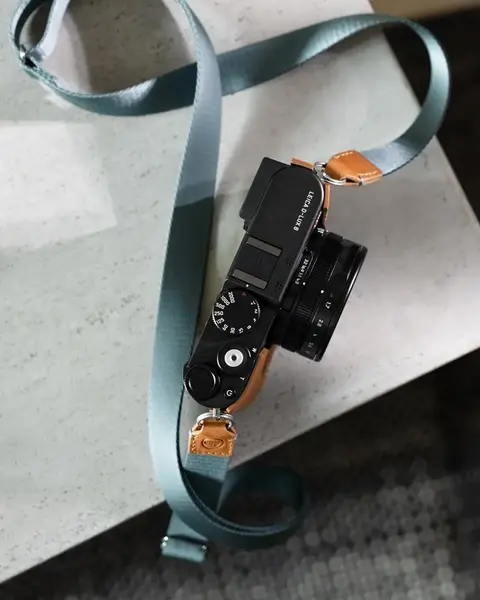 D-Lux 8 top on table with blue carrying strap