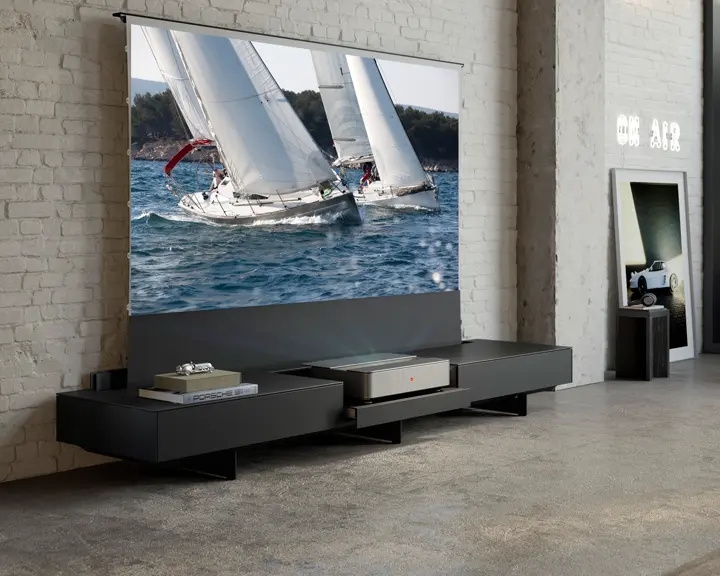 Leica Cine 1 on TV Low Board showing sailing boats on screen. 