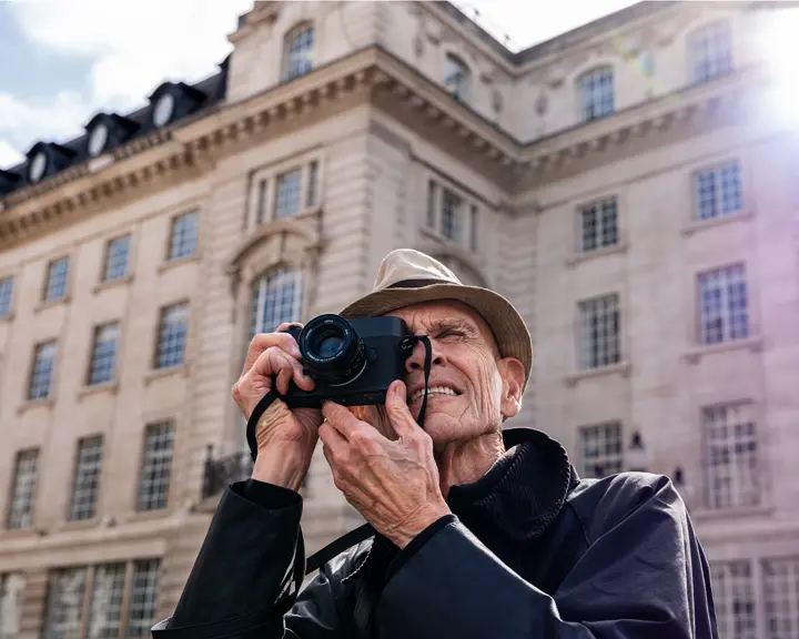 Joel Meyerowitz photographing with the Leica M EV1