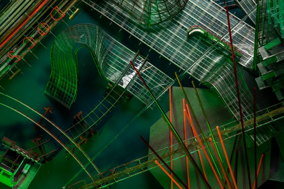 Abstract image in green and red