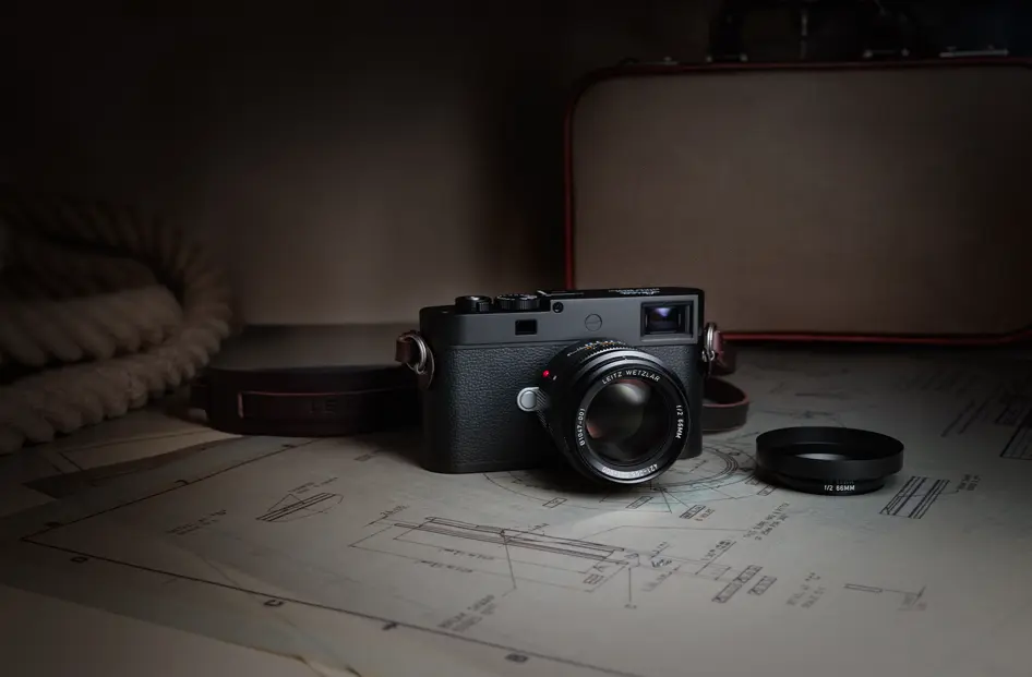 Leica Summicron-M 66 f/2 on a Leica M-Camera, front view.