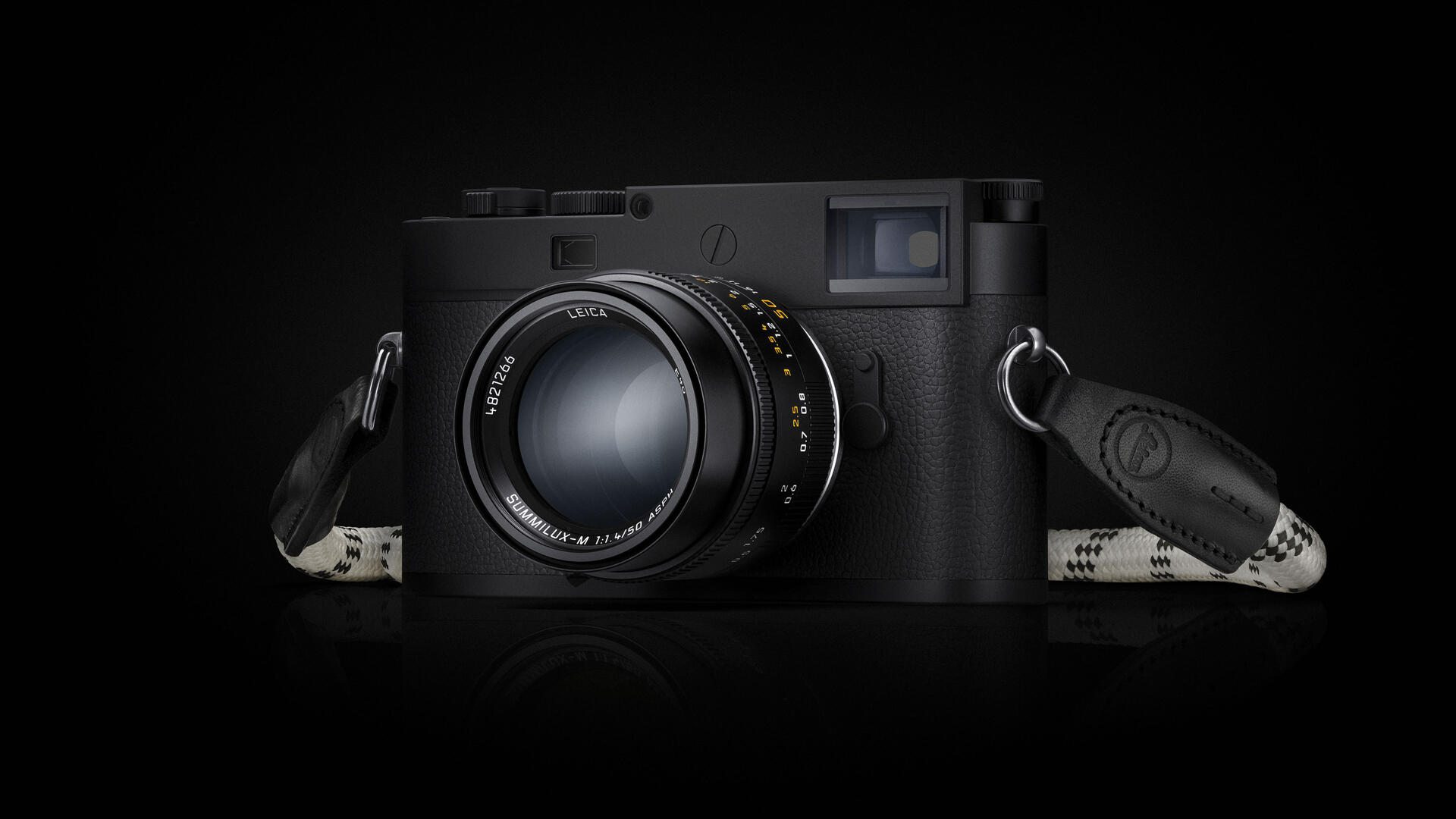 20208_leica_m11_monochrom_hero-strap_spiegelung_hires_blk_rgb_3840x2160.jpg