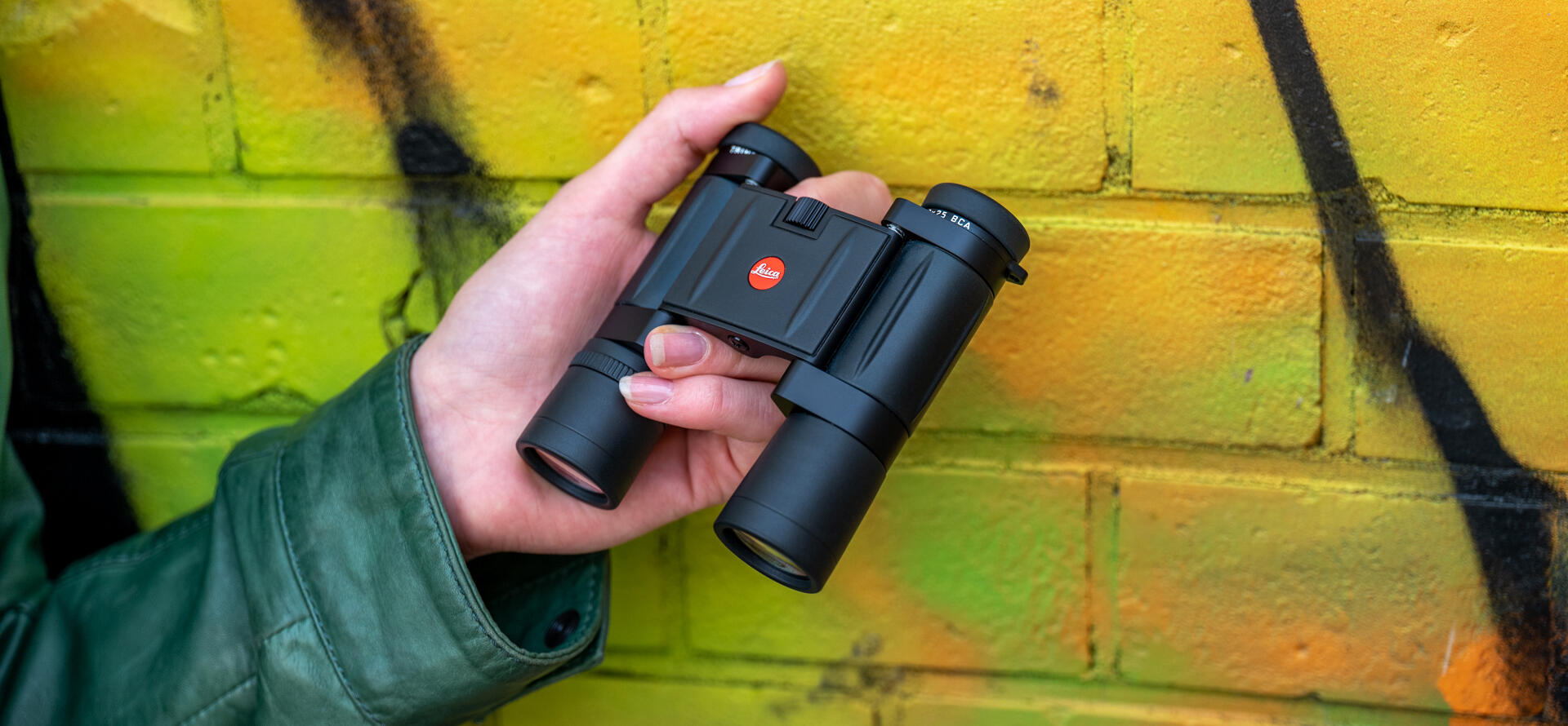 hero-image_compact-binoculars_lifestyle-and-leisure