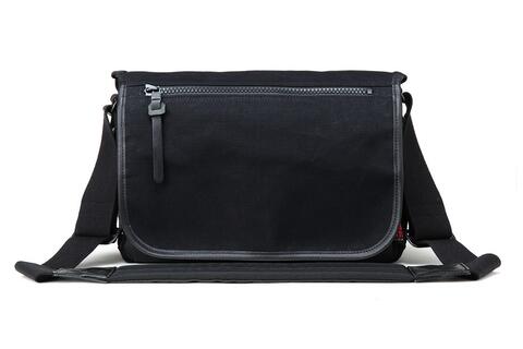 Artisan & Artist Canvas camera bag ACAM 7100 Black | Leica Camera AG