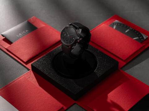 Leica_Watch_ZM 2 Monochrom_packaging.jpg