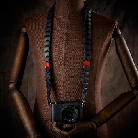 Rock N Roll Hendrix - M straps Red Dot - 125 cm. | Leica Camera AG