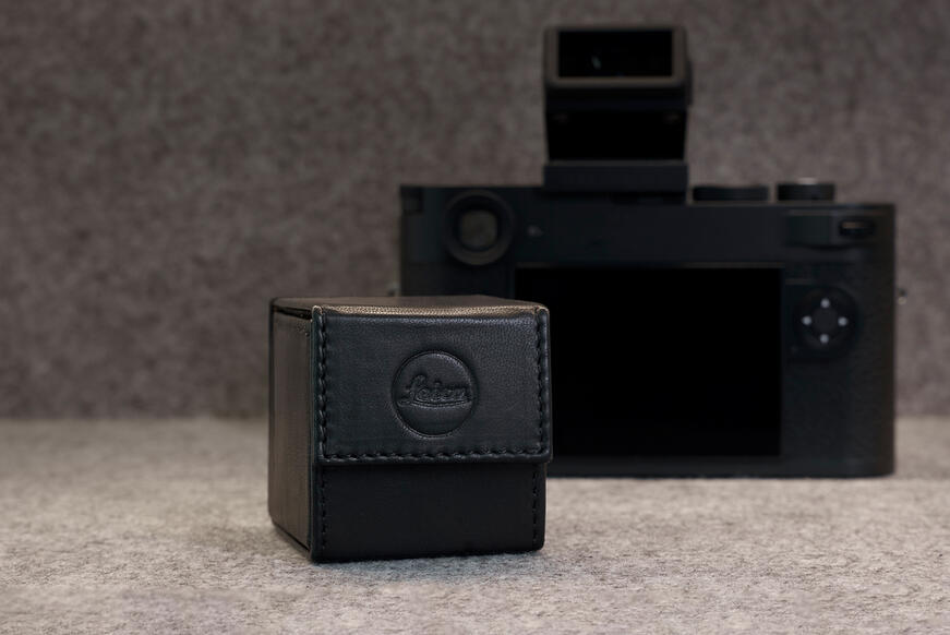 Overview - Visoflex 2 case, leather | Leica Camera US