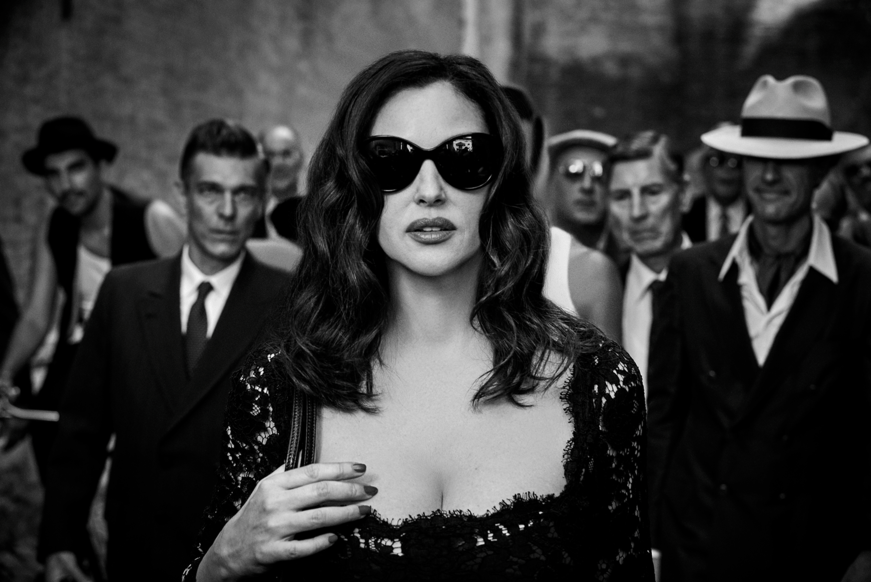 Portrait of Monica Bellucci with sunglasses.