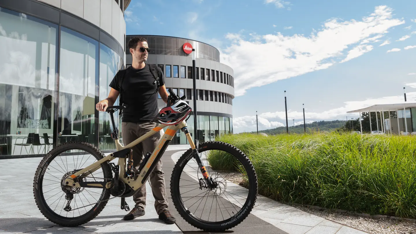 Leica Employee with his Jobbike