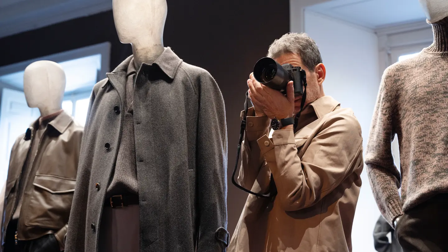 Stefano Guindani with a Leica SL3-S backstage