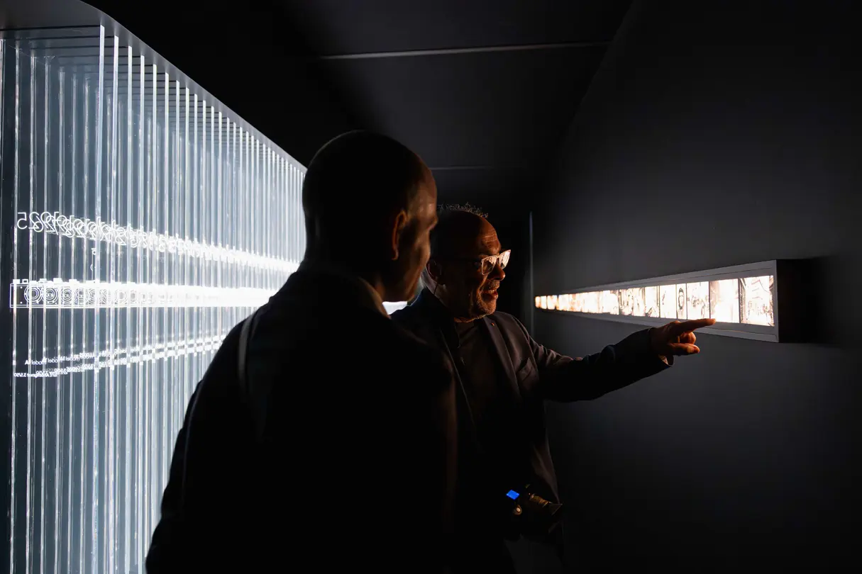 Dr. Andreas Kaufmann explains iconic photo wall