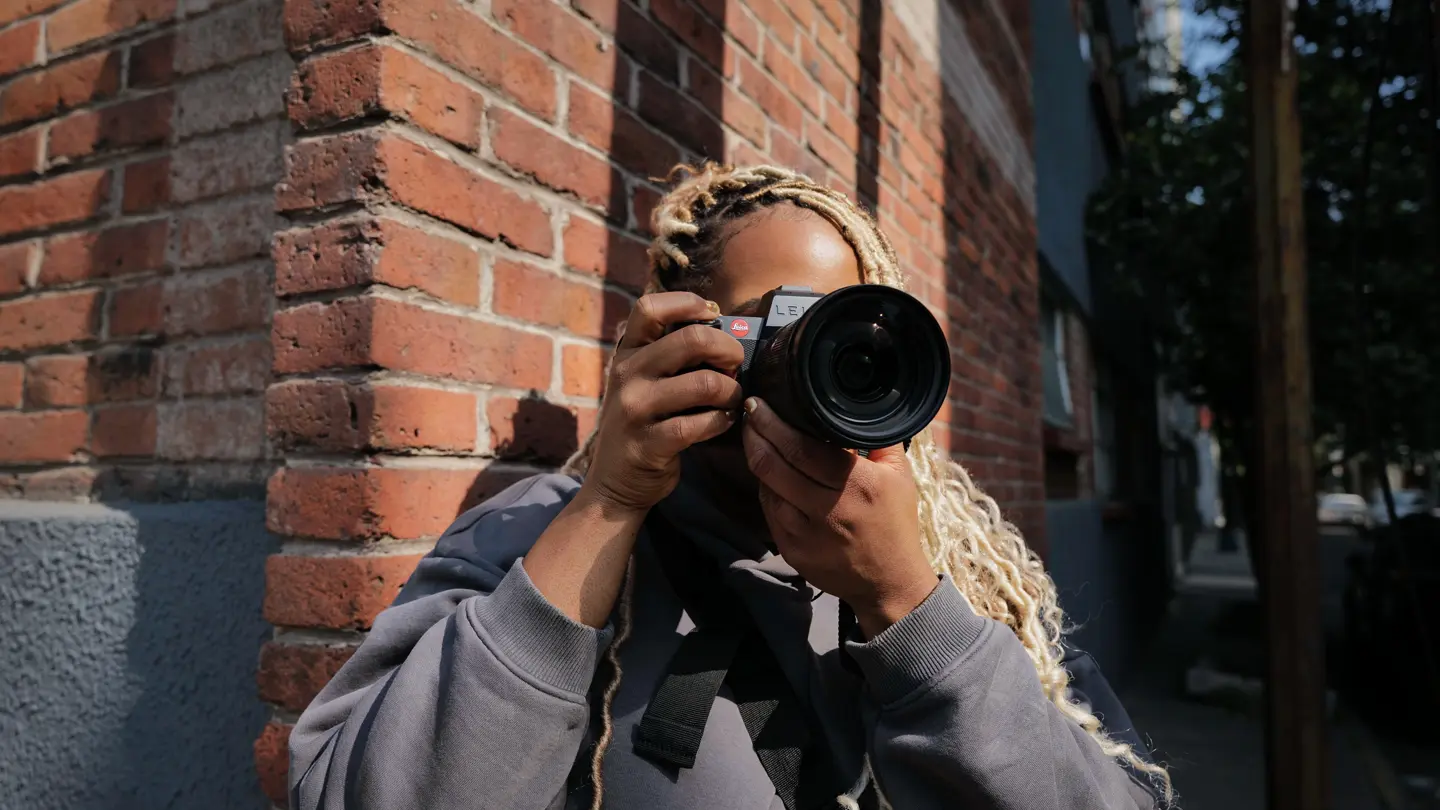 Image of Holly-Marie photographing with the Leica SL3-s