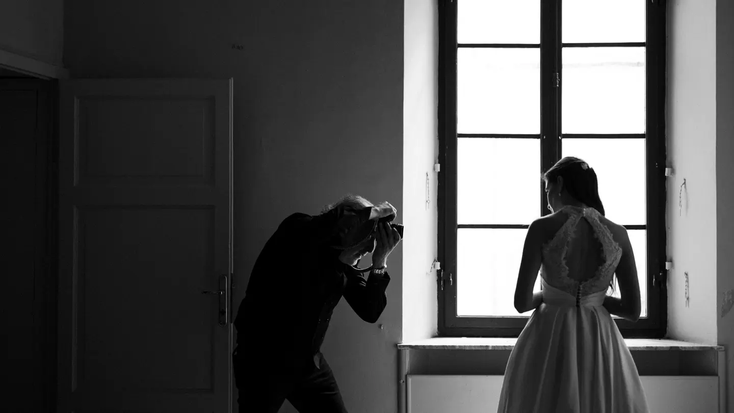 Carlo Carletti photographs a bride, Q3 monochrom