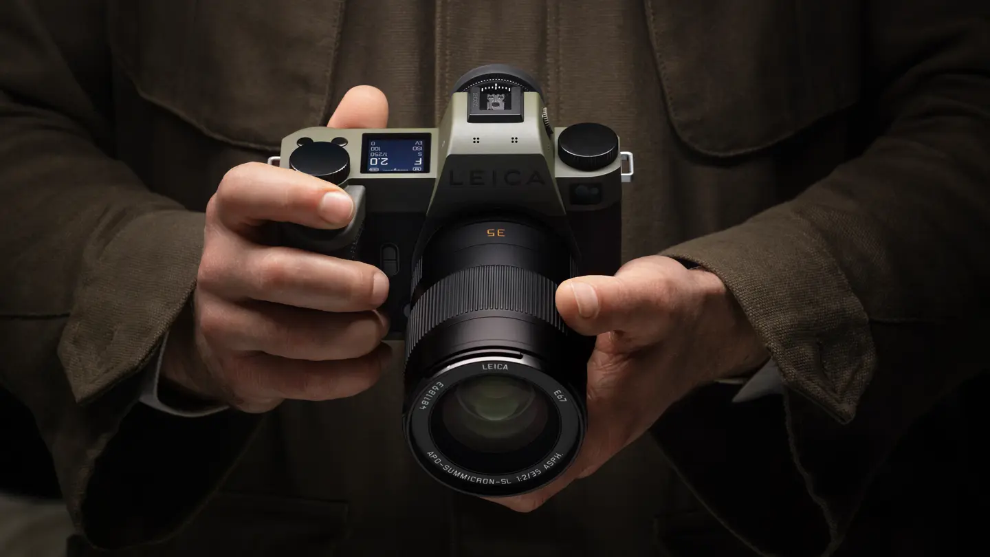Leica SL3 Reporter in hands