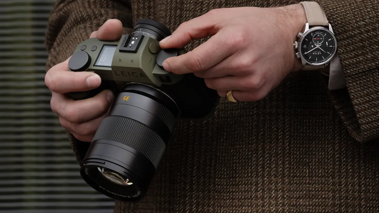 SL3 Reporter in hands