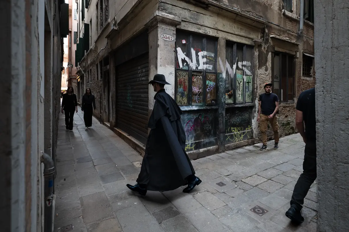 People in the narrow alleys of Venice