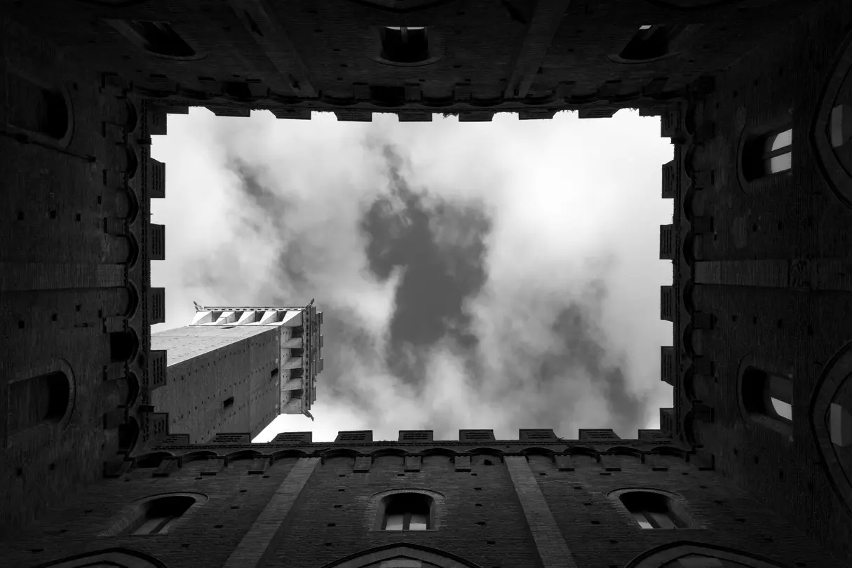 monochrom photography building