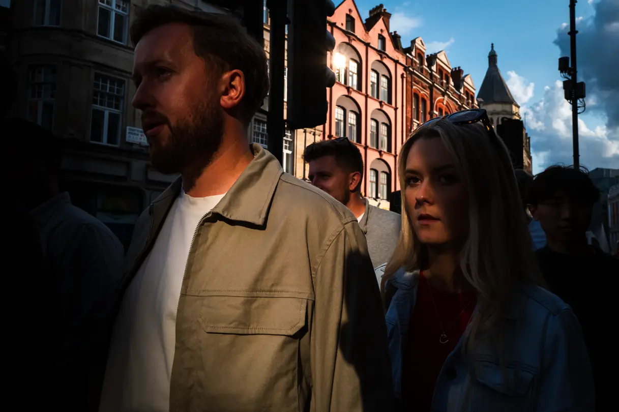 Victor M. Pérez - Paseando por la ciudad