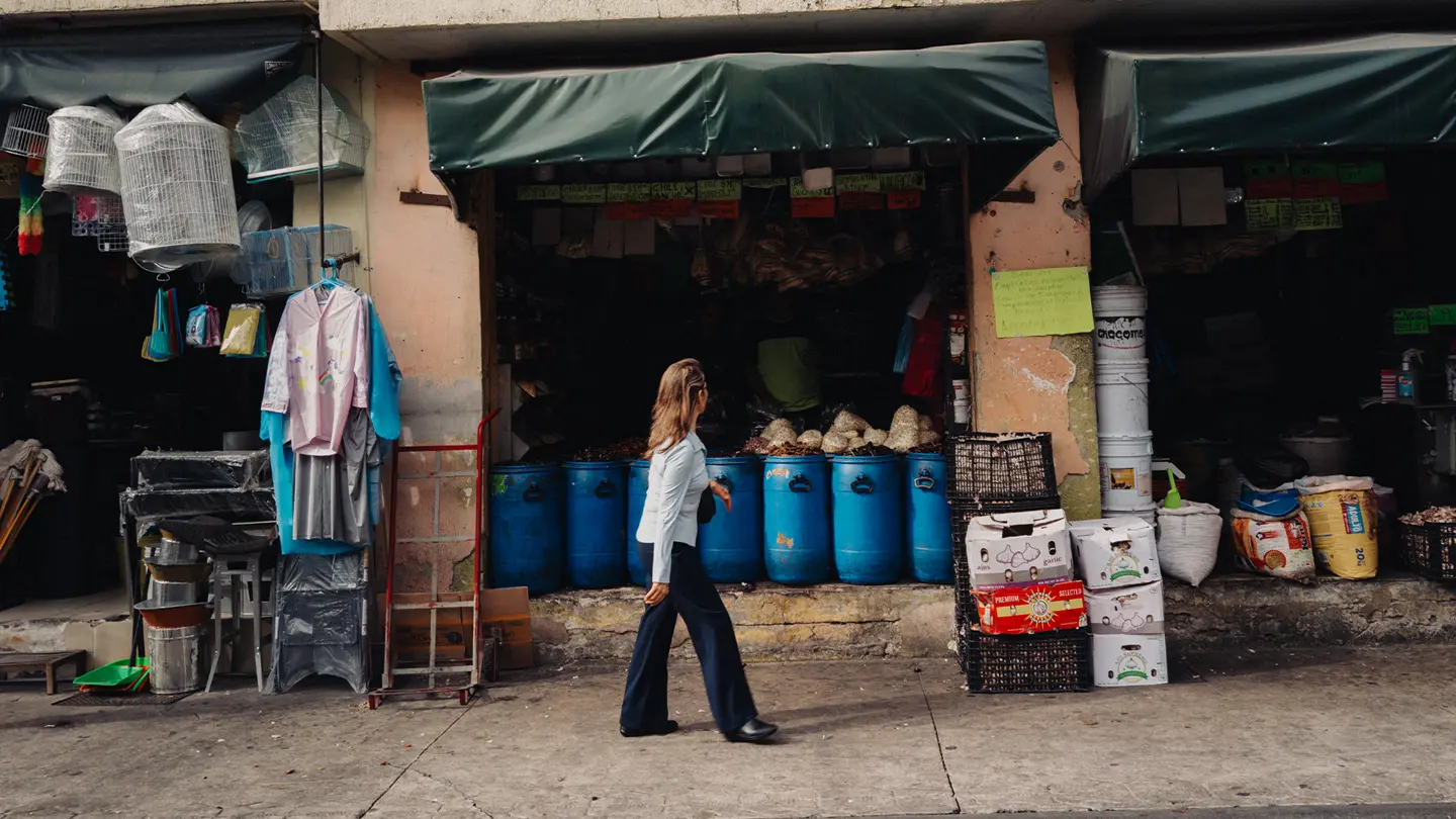 colour photos of a market in Mexico