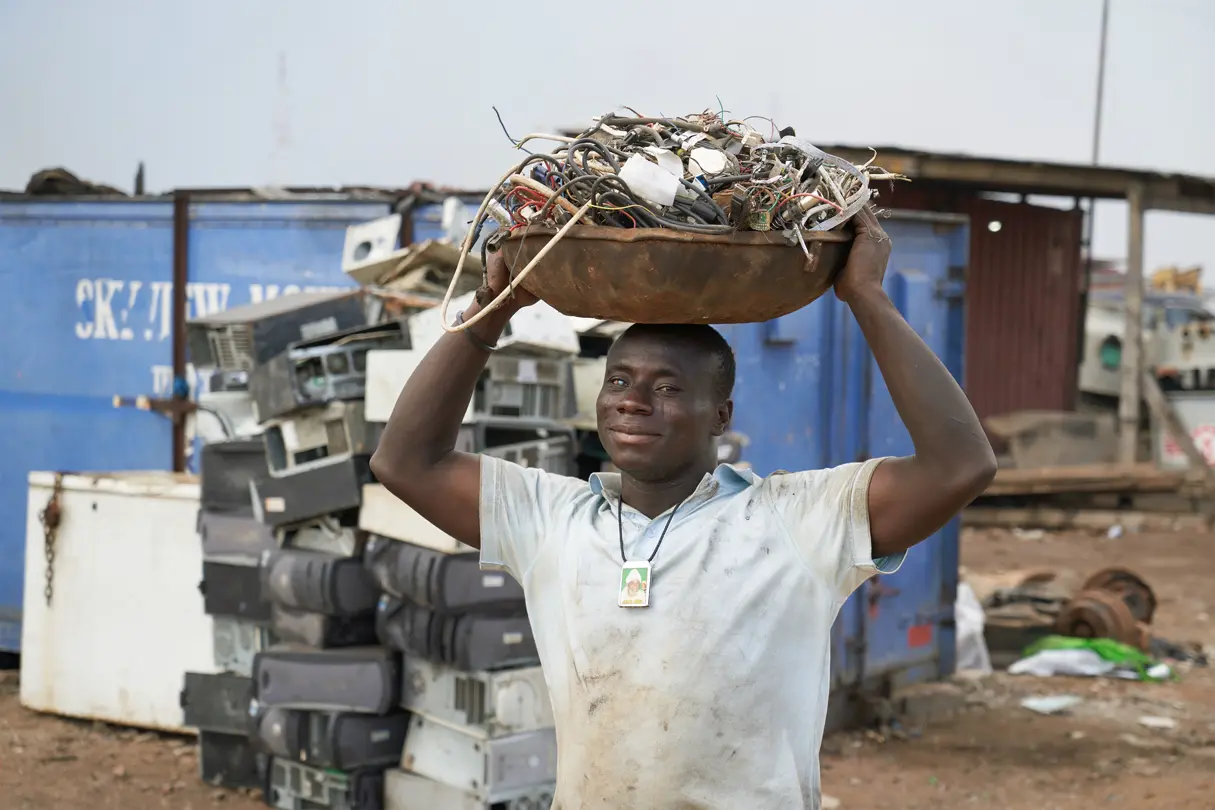 Man carrying a basket onto his head