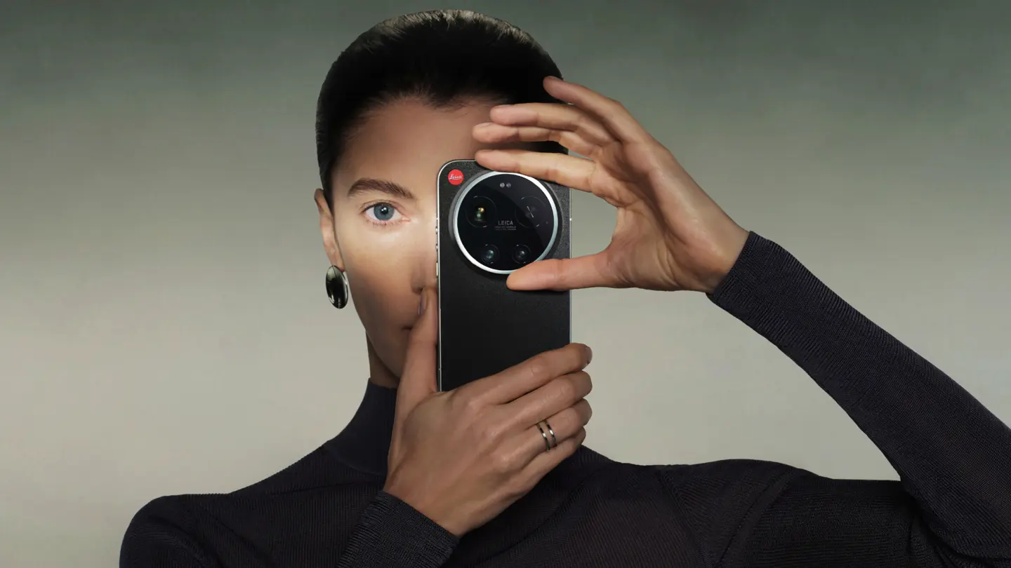 Woman using the Leica Leitzphone powered by Xiaomi