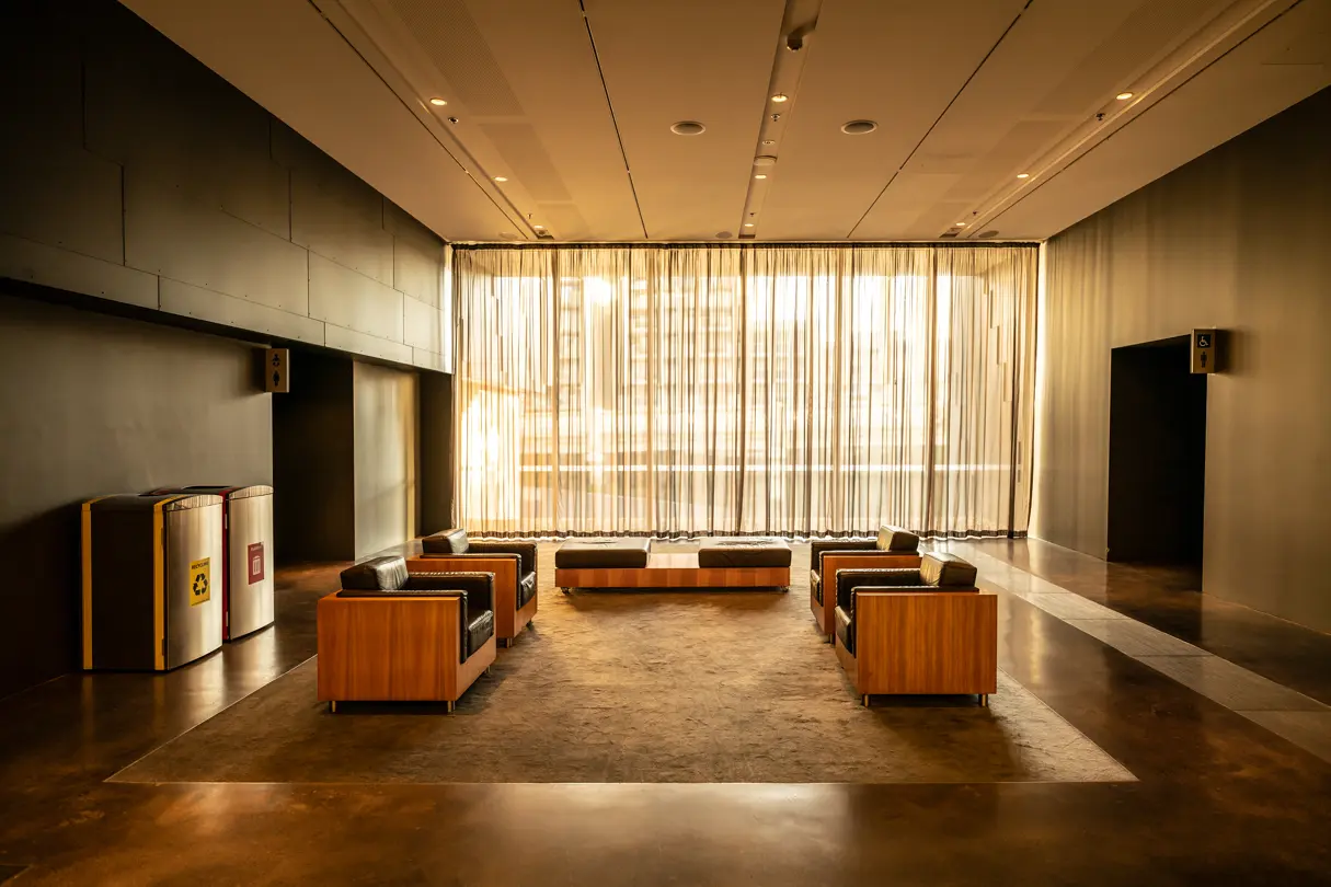 A building’s luxurious waiting area with a big window front