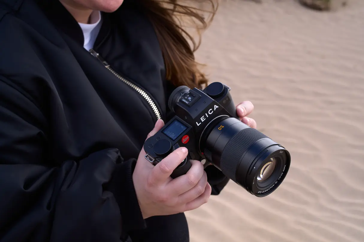 Leica SL3 with APO-Summicron-SL 50 in hands