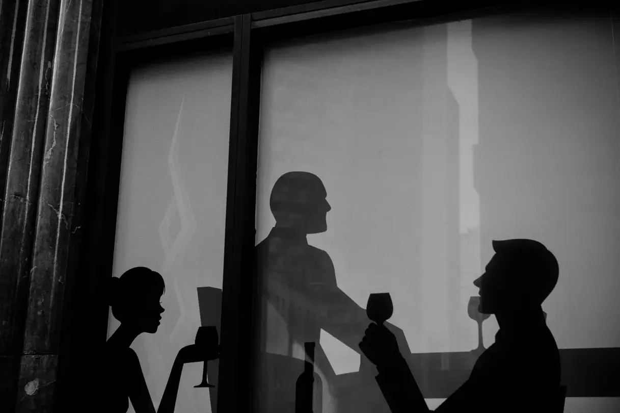 silouhettes of people b&w