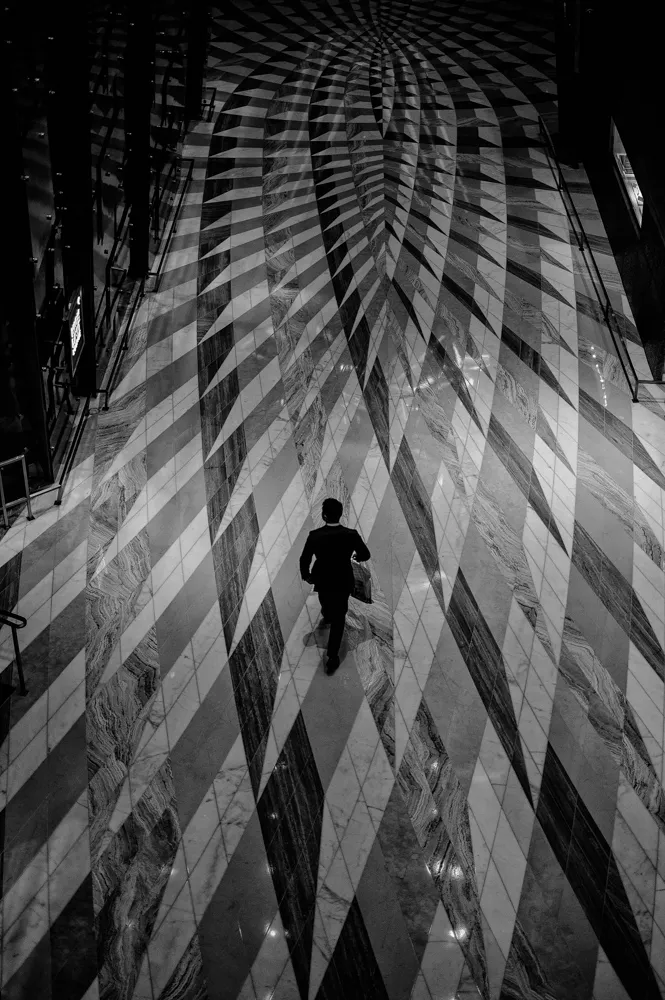 mural floor b&w