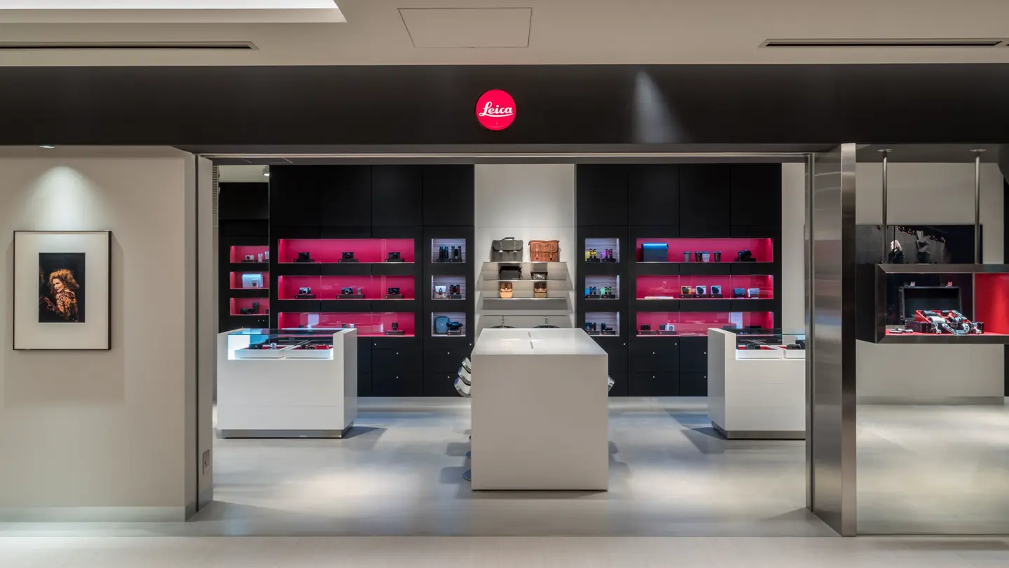 Leica Store Ginza Six outside