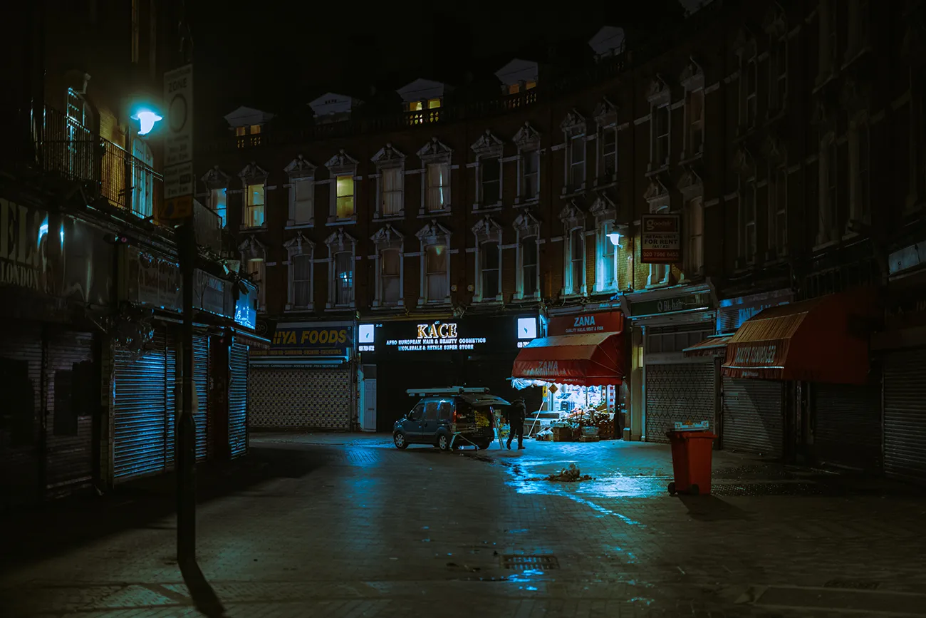 london alley at night