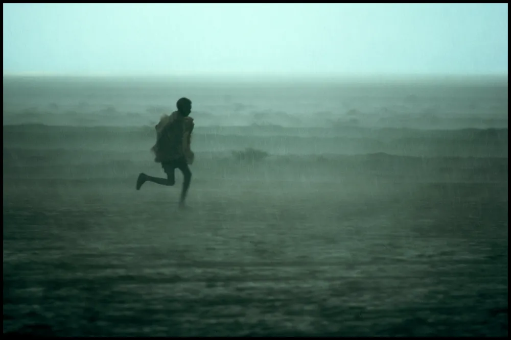 person running trough mist