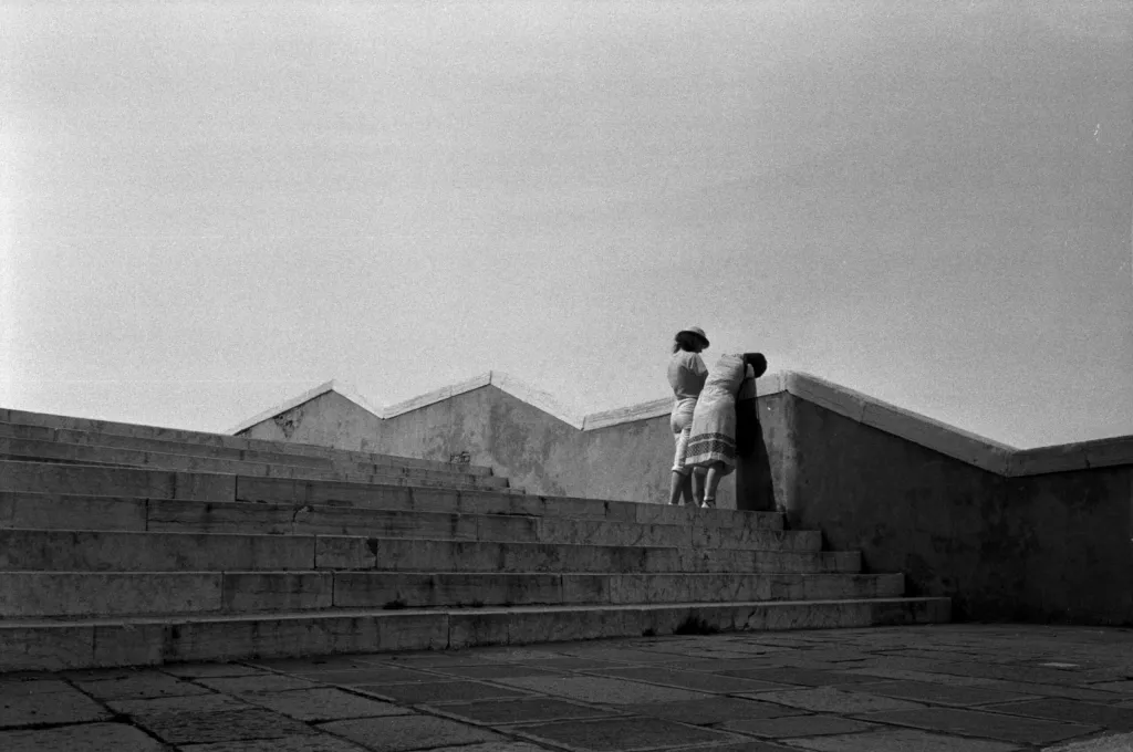 people in the field b&w