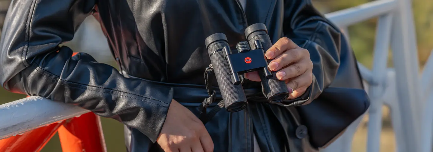 Leica Noctivid in black leathered
