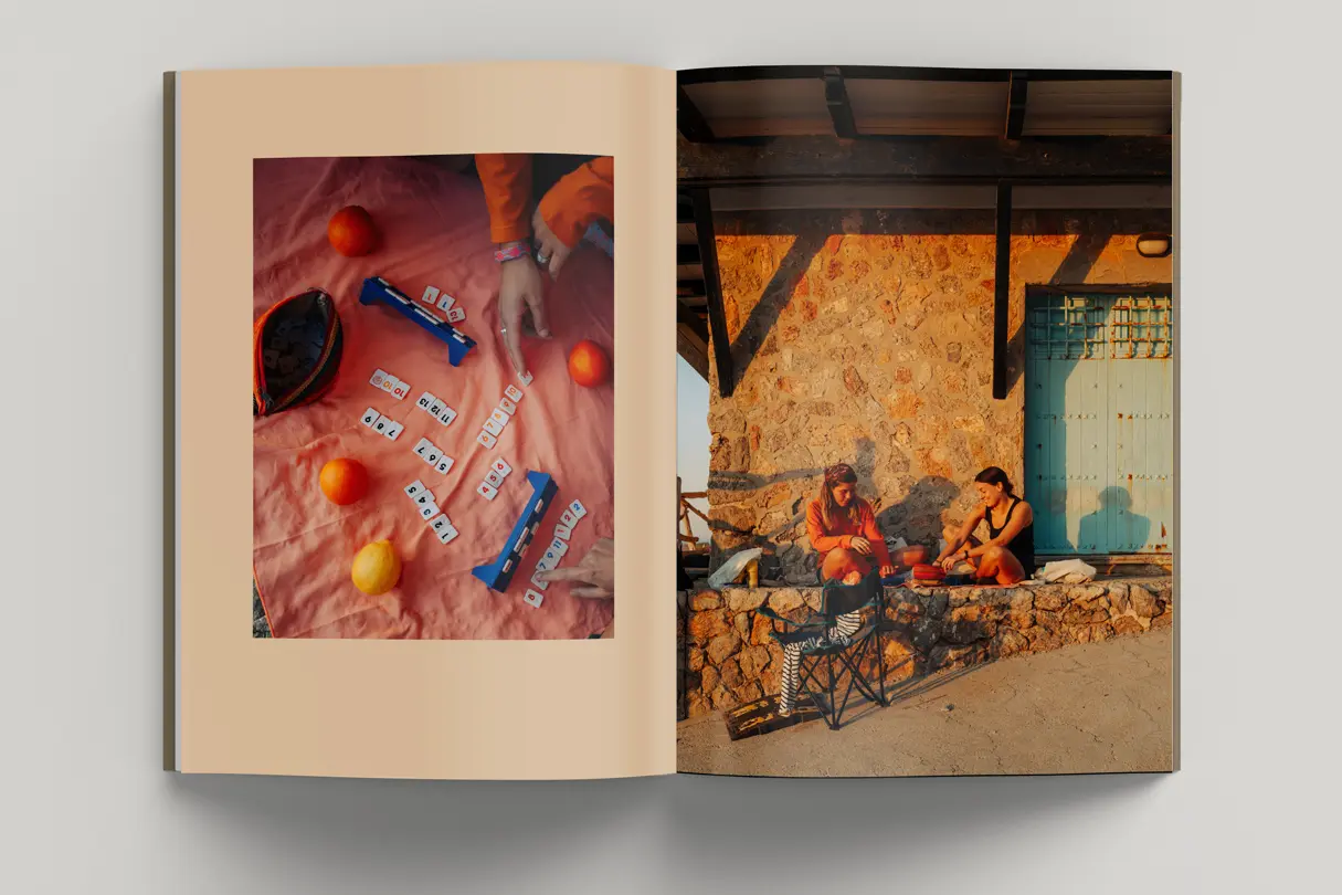 Photobook Fernweh Photos of two women playing Scrabble