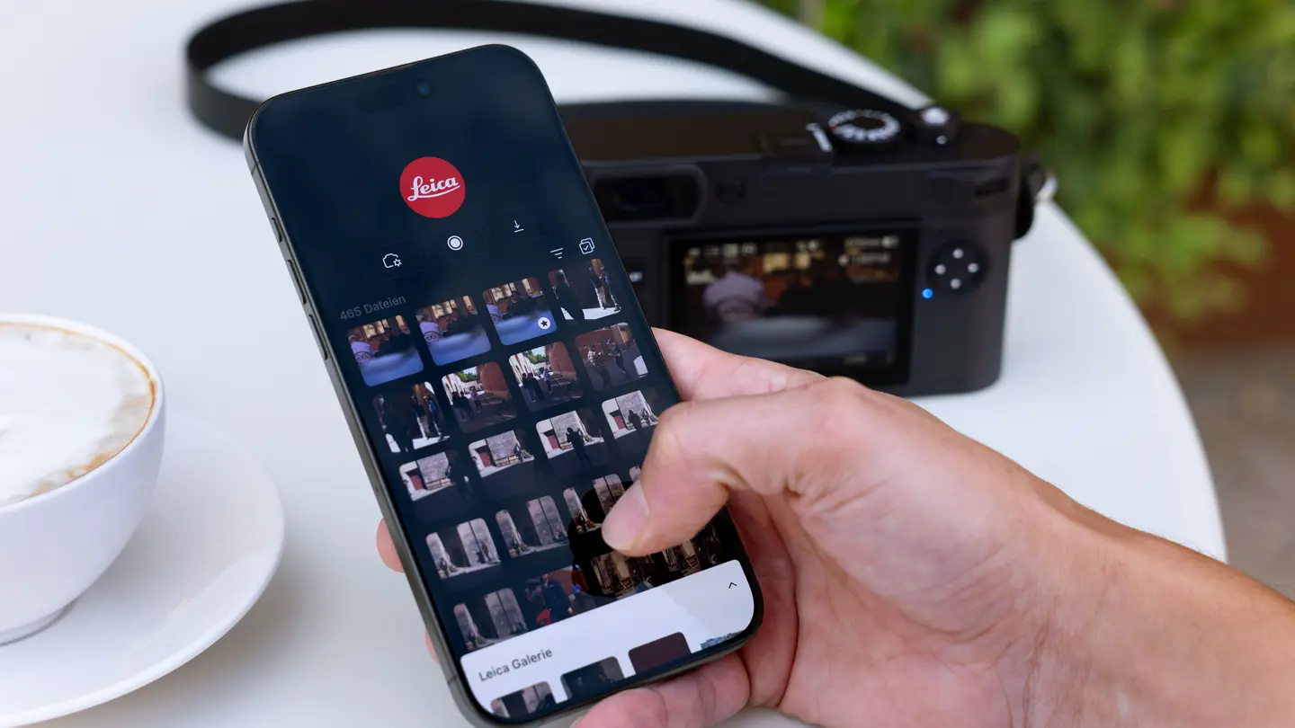 Leica FOTOS App in use