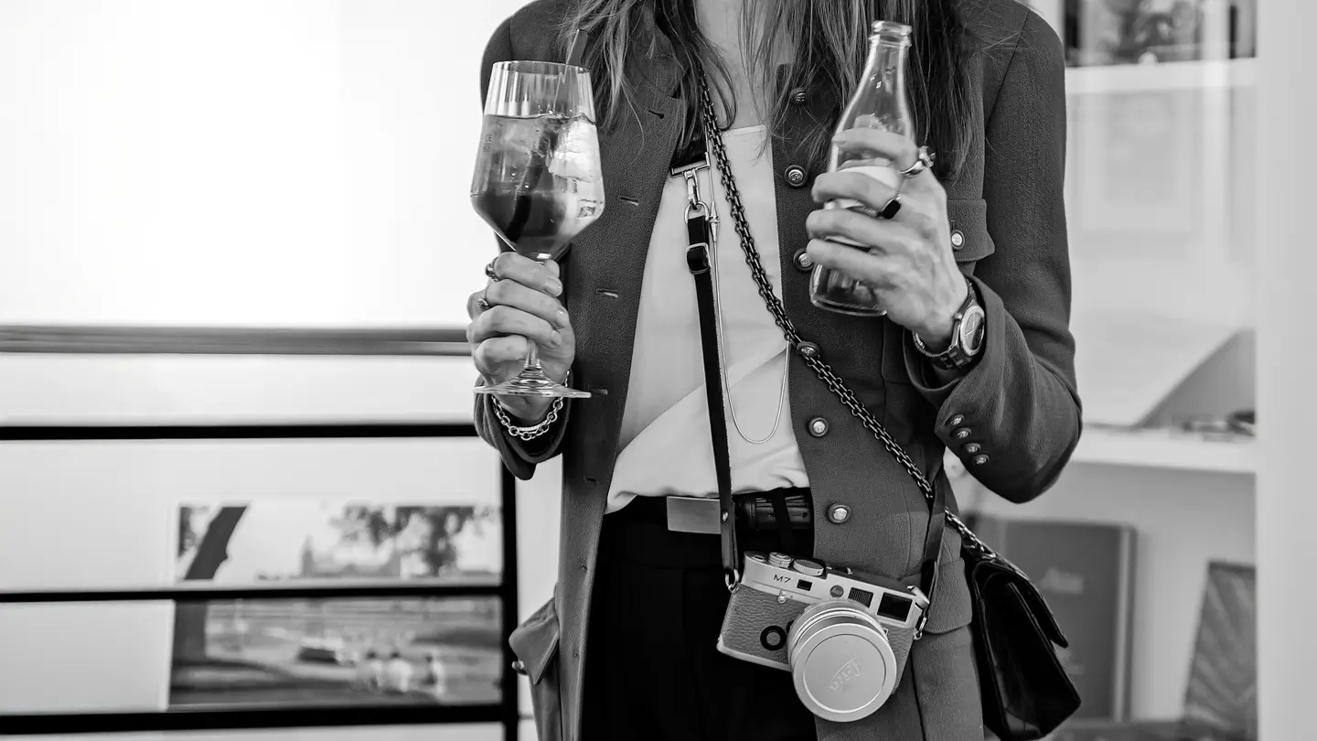 Daria with Camera, Leica Projekt Raum Nürnberg